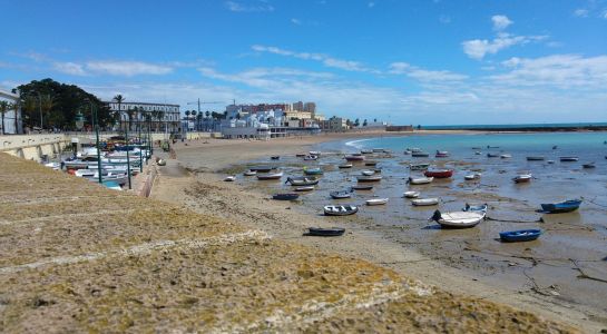 Áreas de Autocaravanas en Cádiz: mejores zonas, mapa y consejos 2025