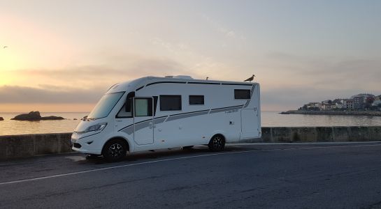 ¿Cómo se vacían las aguas grises y negras de una autocaravana?