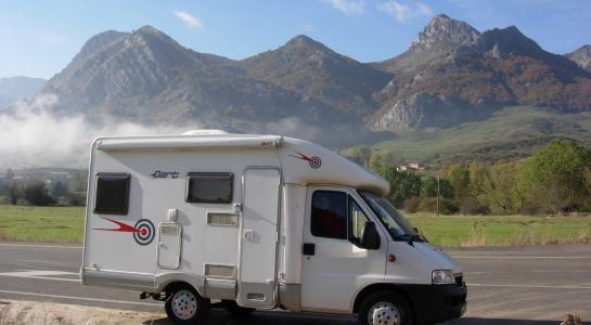Ley de Aparcamiento de Autocaravanas en España: Guía Completa [2025]
